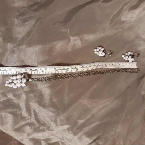 Celebrity NY late 60's Necklace and Earrings set - Picture 2 of 10